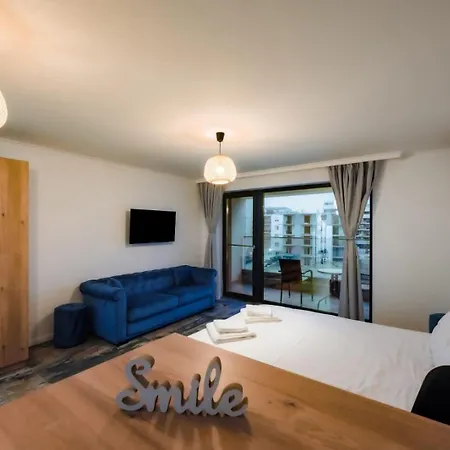 Апартаменты Holiday Deluxe Studio Mamaia Nord Cu Parcare Privata Нэводари